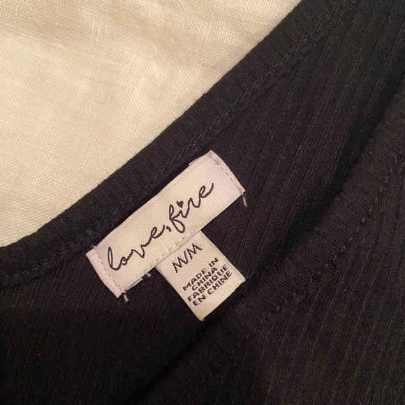 Cropped black front tie ribbed shirt - Picture 4 of 4